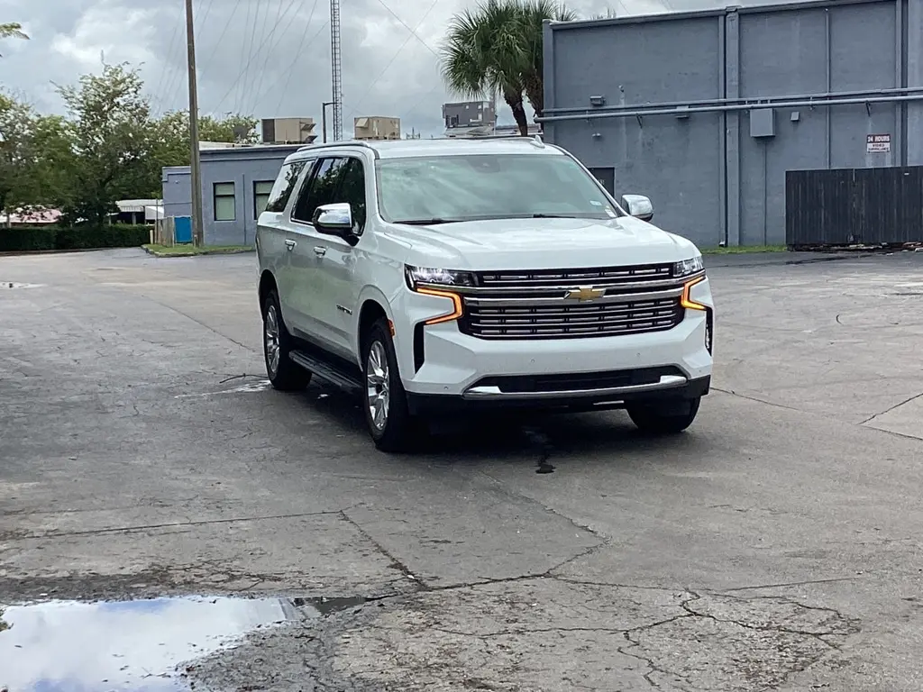 2023 Chevrolet Suburban Premier photo 8