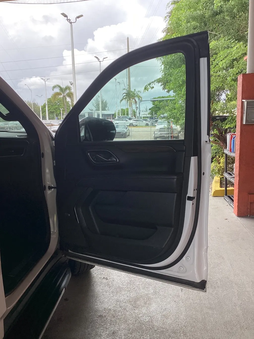 2023 Chevrolet Suburban Premier photo 11