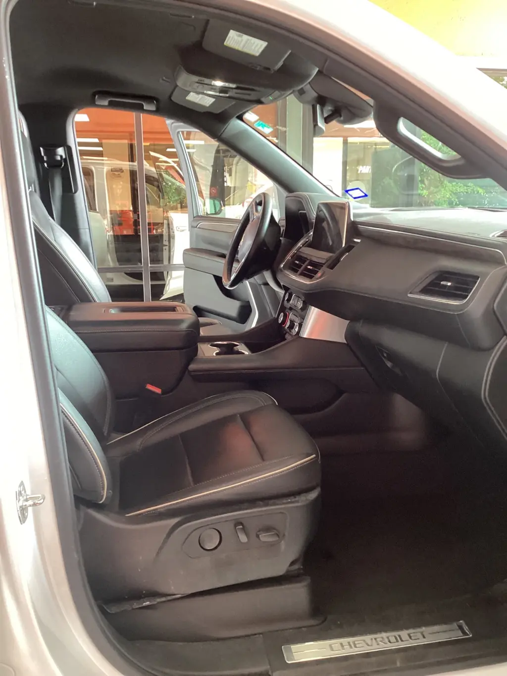 2023 Chevrolet Suburban Premier photo 16