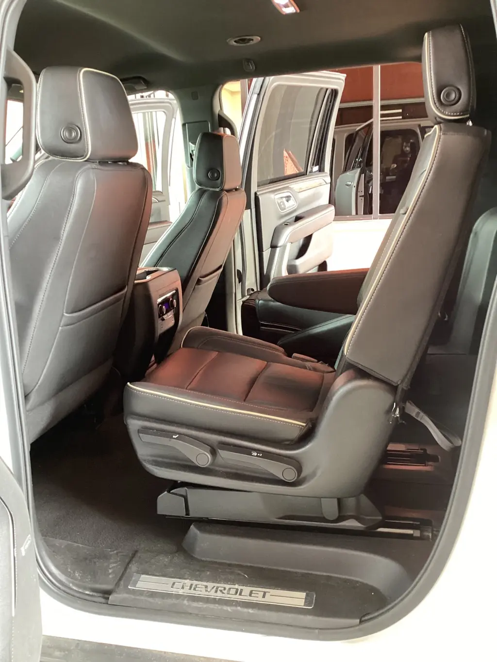 2023 Chevrolet Suburban Premier photo 17