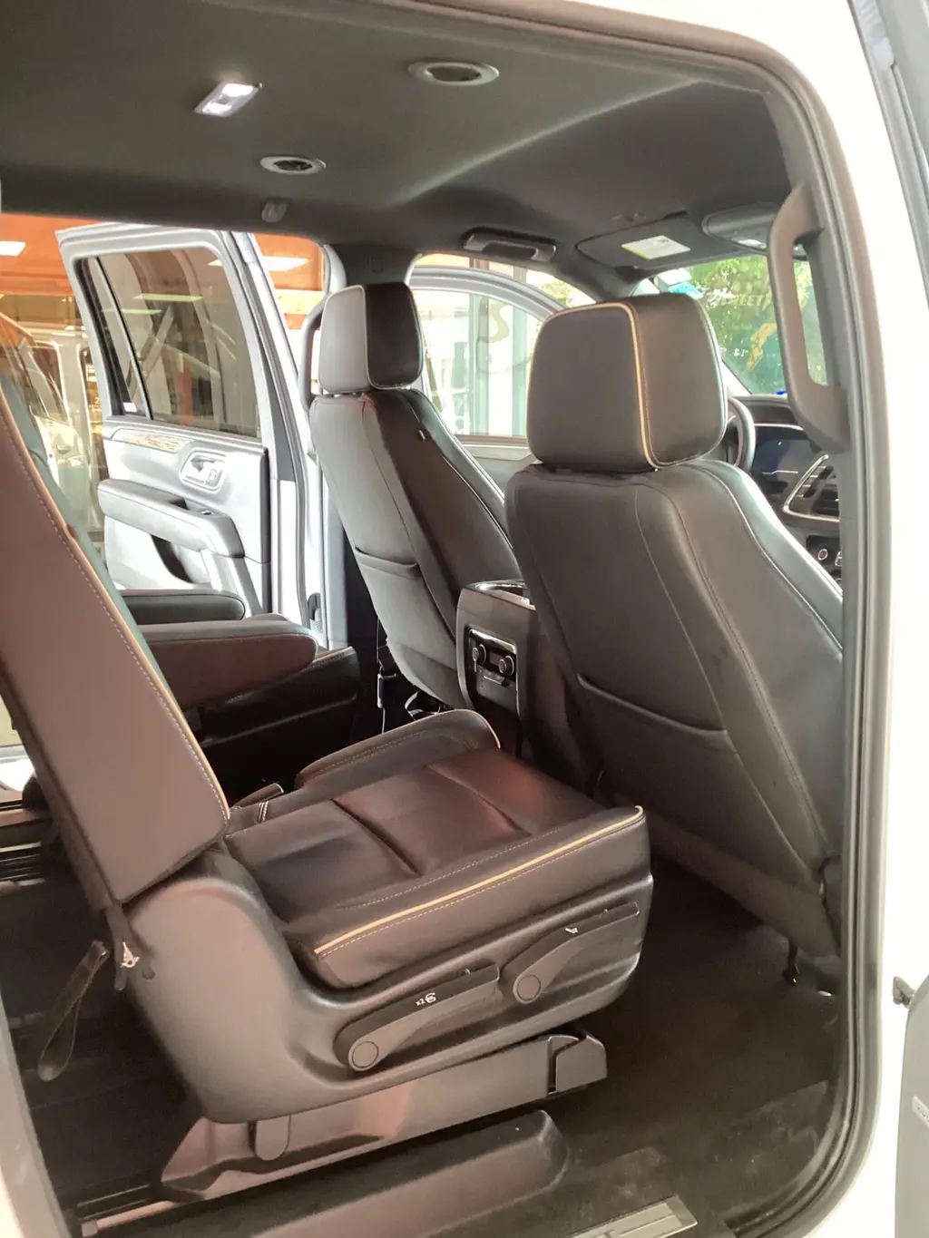 2023 Chevrolet Suburban Premier photo 18