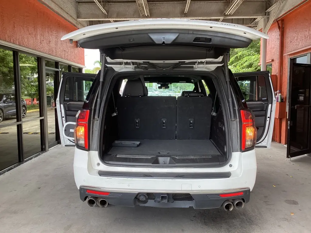 2023 Chevrolet Suburban Premier photo 19
