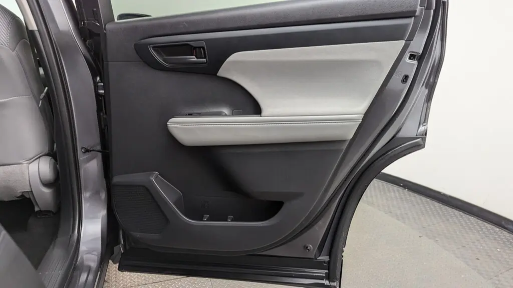 Florida Fine Cars - Used TOYOTA HIGHLANDER 2021 MIAMI L