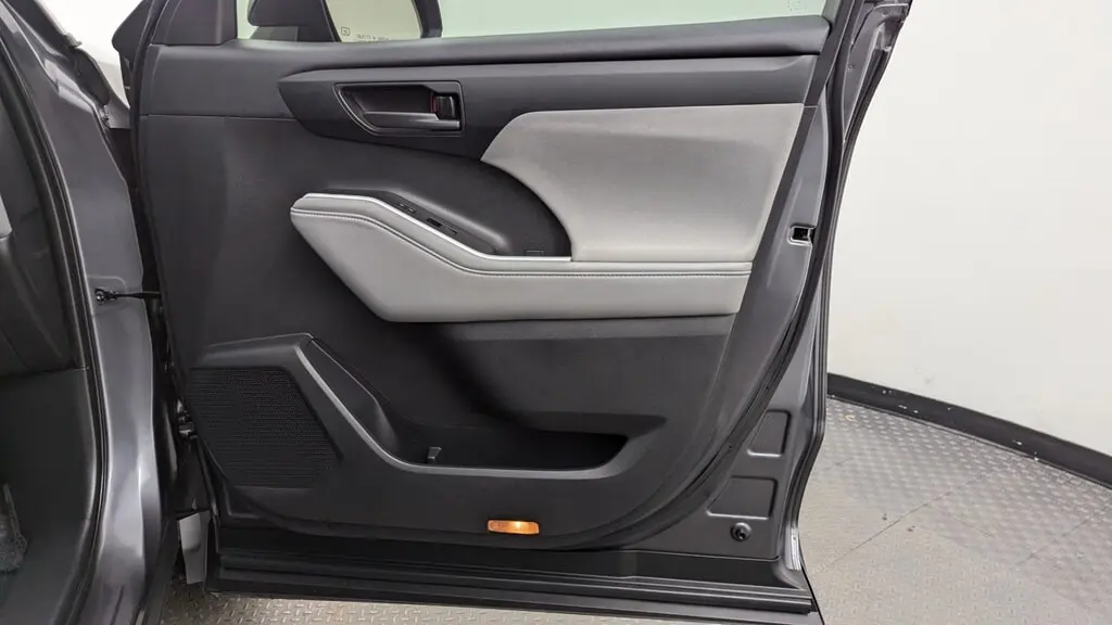 Florida Fine Cars - Used TOYOTA HIGHLANDER 2021 MIAMI L