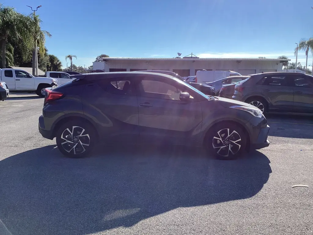 2019 Toyota C-HR XLE Limited photo 4