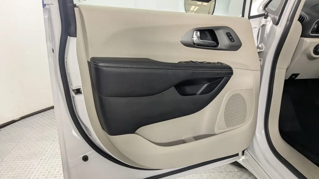 Florida Fine Cars - Used CHRYSLER PACIFICA 2022 ORLANDO TOURING L