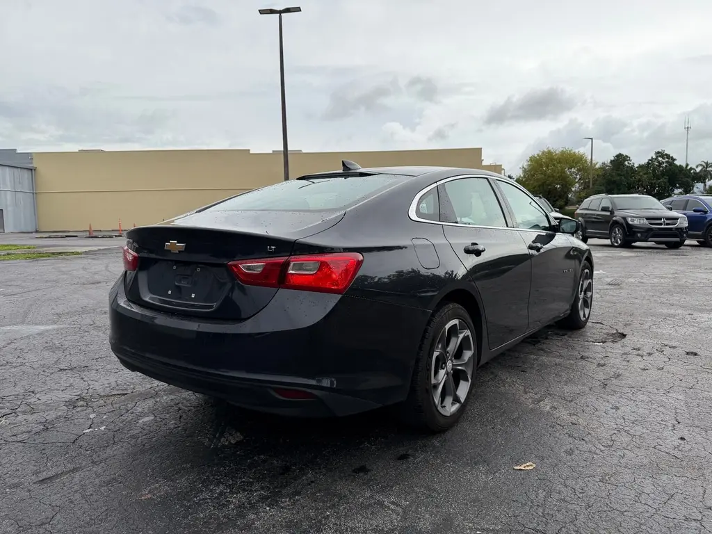 2023 Chevrolet Malibu 1LT photo 2