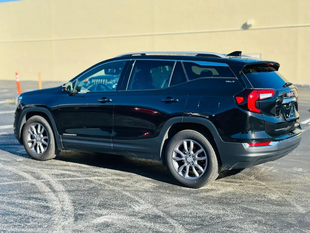 2024 Gmc Terrain SLT photo 3
