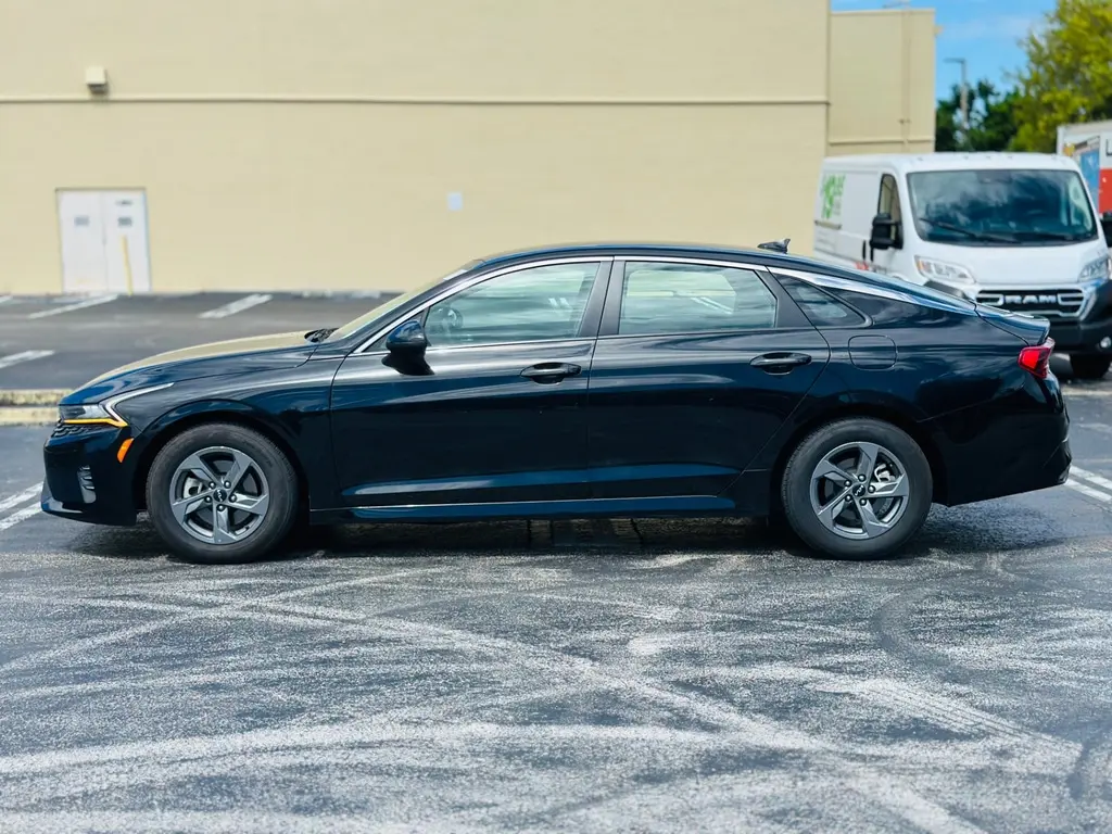 2023 Kia K5 LXS photo 3