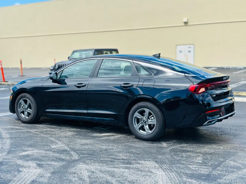 2023 Kia K5 LXS photo 4