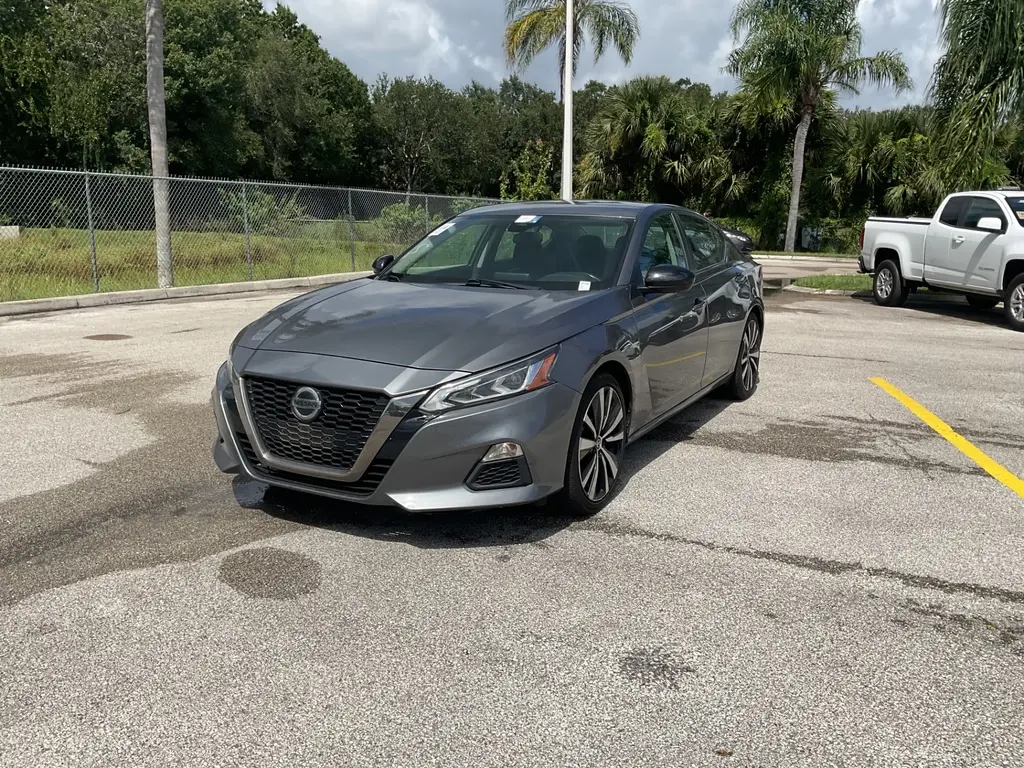 2021 Nissan Altima 2.5 SR photo 2