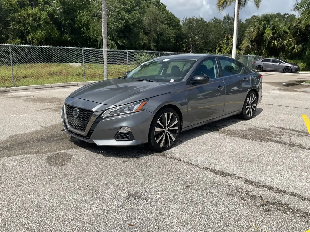2021 Nissan Altima 2.5 SR photo 3