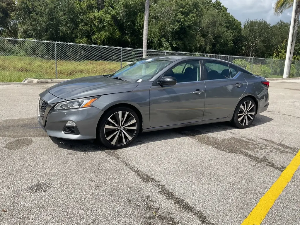2021 Nissan Altima 2.5 SR photo 4