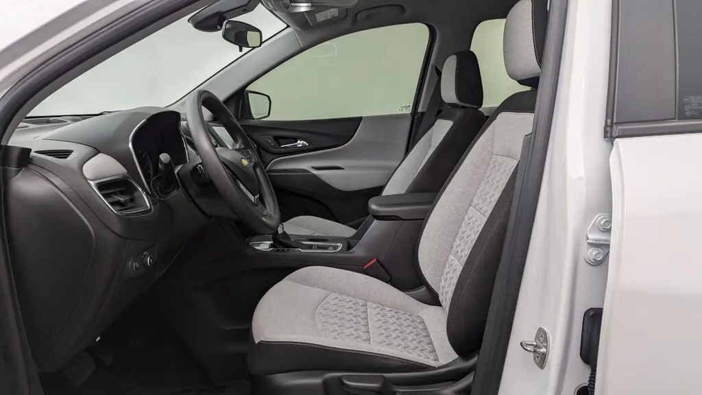 2024 Chevrolet Equinox LS photo 3
