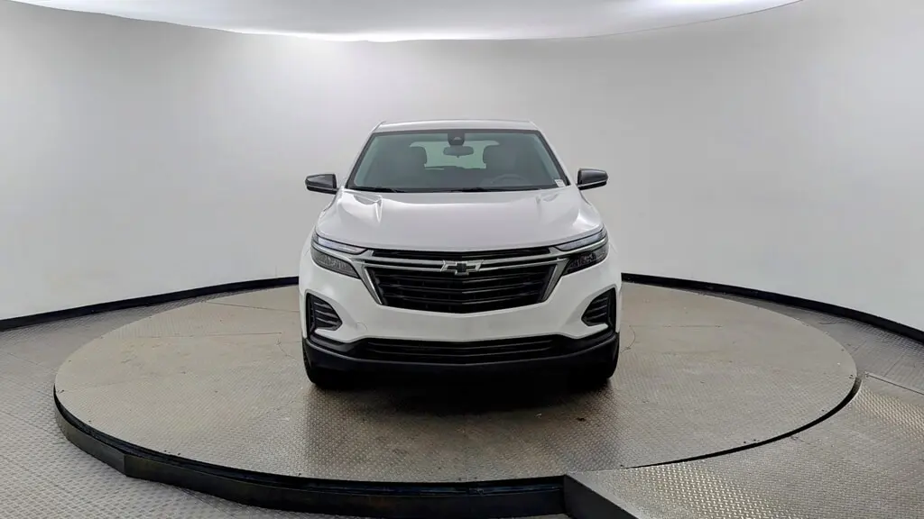 2024 Chevrolet Equinox LS photo 2