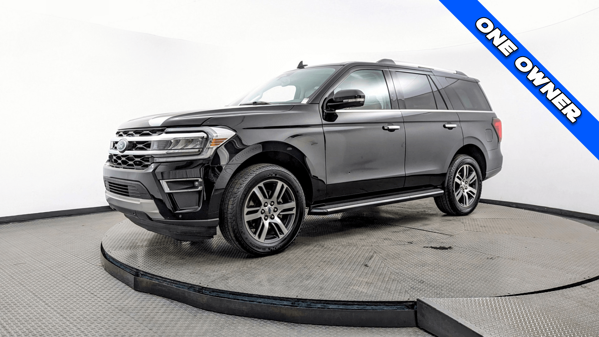 2022 Ford Expedition Limited's photo