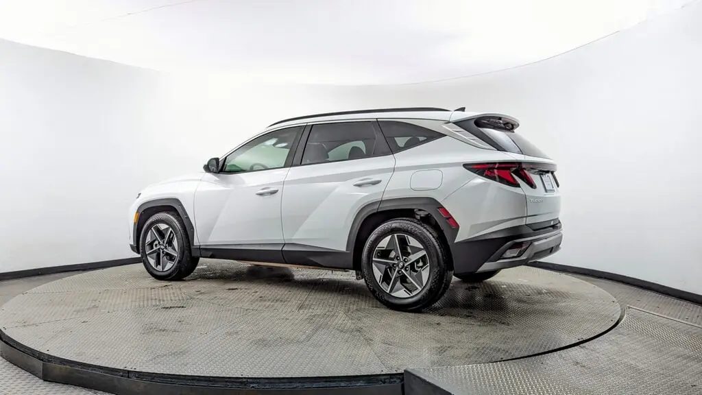 2025 Hyundai Tucson SEL photo 2