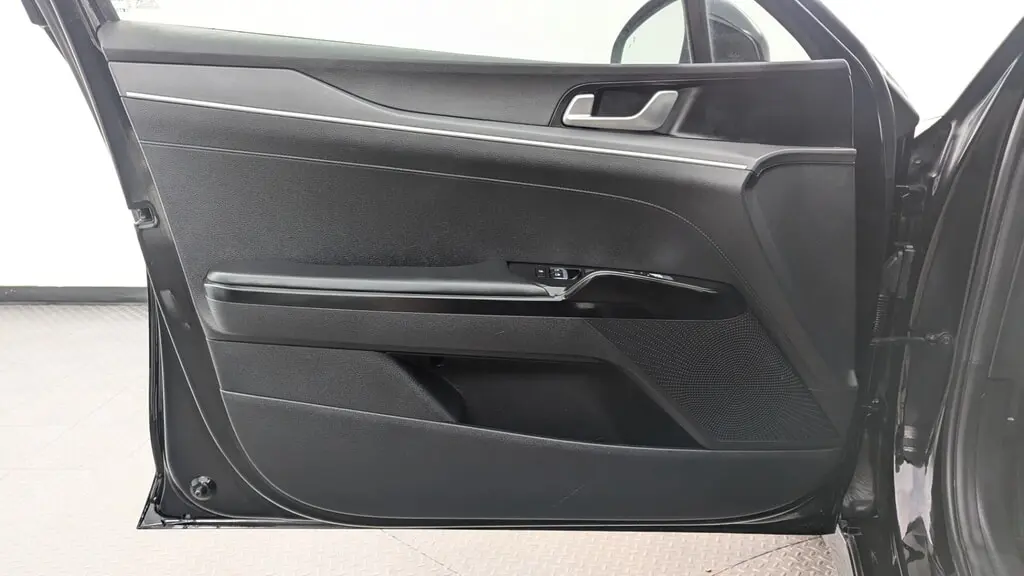 2024 Kia K5 GT-Line photo 6