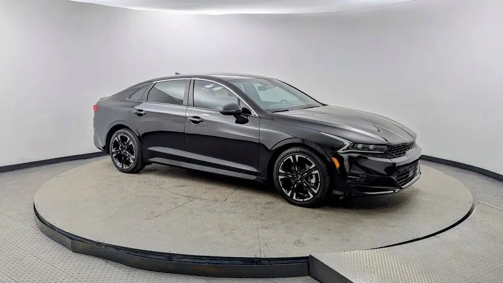 2024 Kia K5 GT-Line photo 5