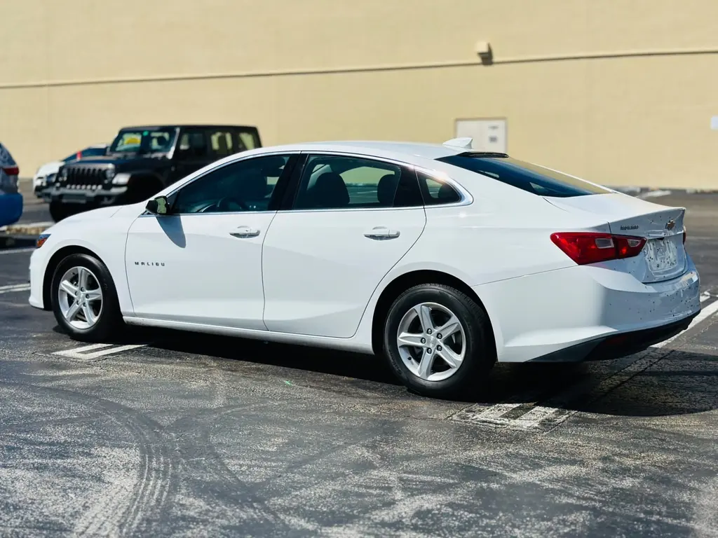 2023 Chevrolet Malibu 1LT photo 4