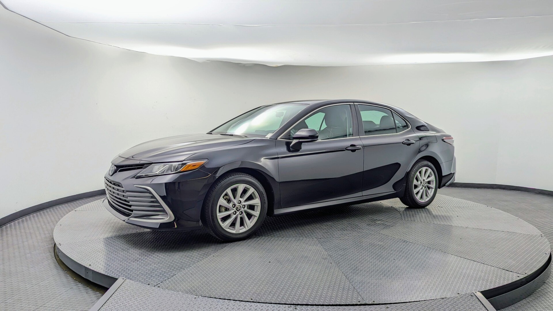 2024 Toyota Camry LE's photo