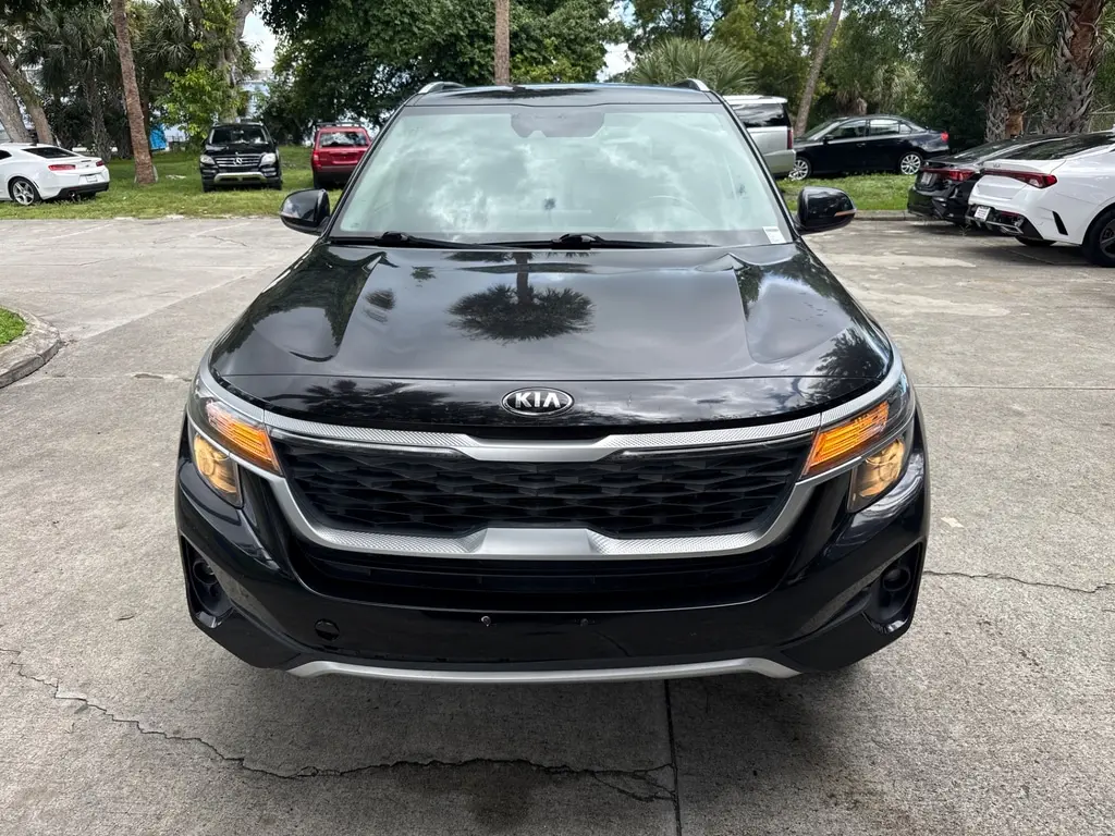 2021 Kia Seltos S photo 2