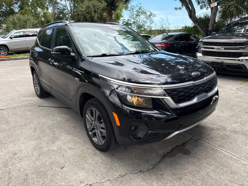 2021 Kia Seltos S photo 3