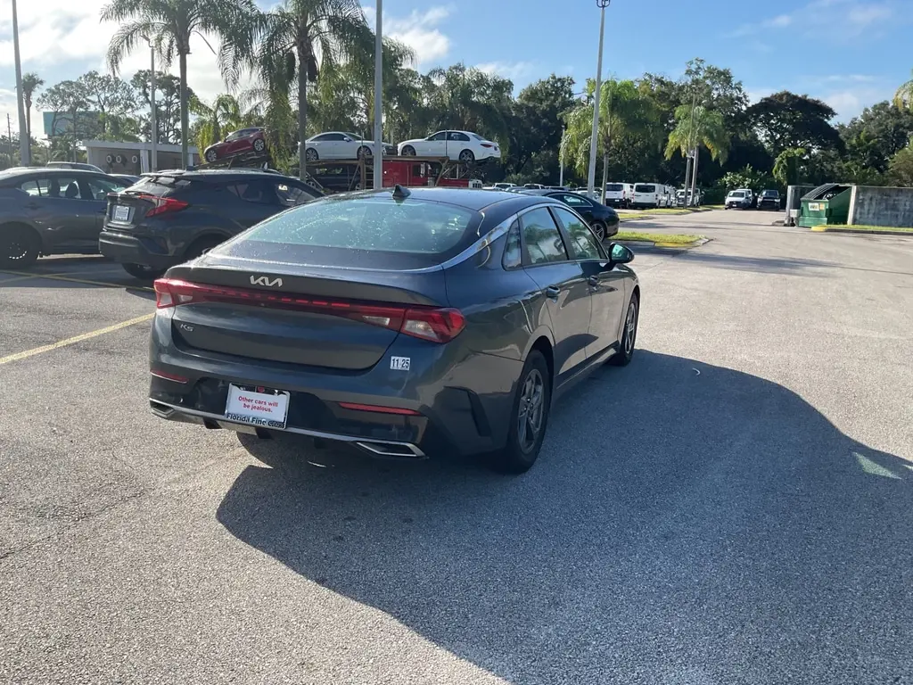 2022 Kia K5 LXS photo 2