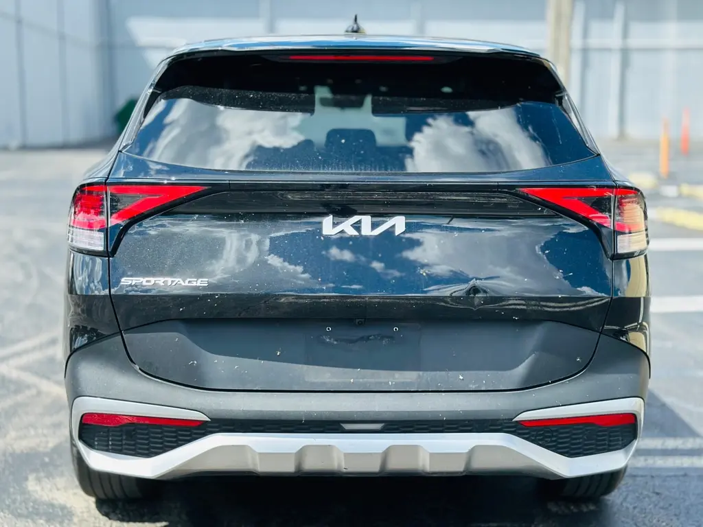 2024 Kia Sportage LX photo 2