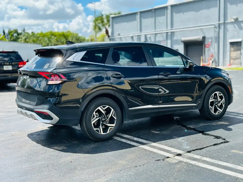 2024 Kia Sportage LX photo 3