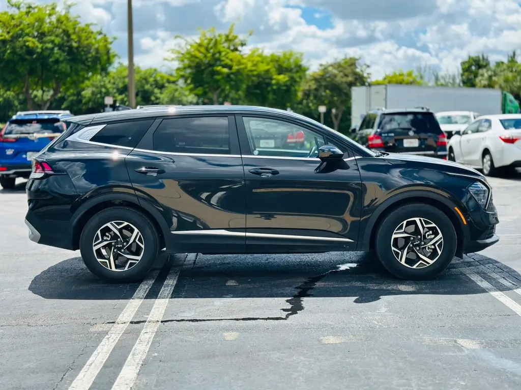 2024 Kia Sportage LX photo 4