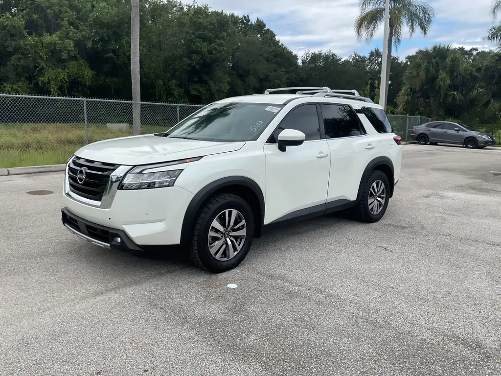2022 Nissan Pathfinder SL photo 4