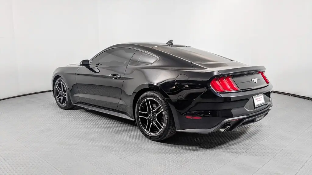 2021 Ford Mustang EcoBoost photo 3