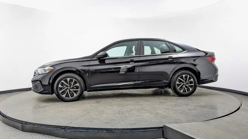 2024 Volkswagen Jetta S photo 2