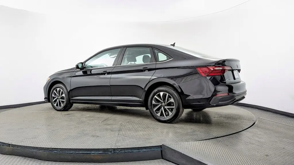 2024 Volkswagen Jetta S photo 3