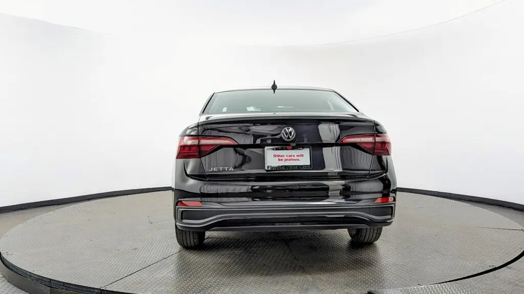 2024 Volkswagen Jetta S photo 4