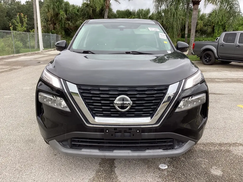 2021 Nissan Rogue SV photo 2
