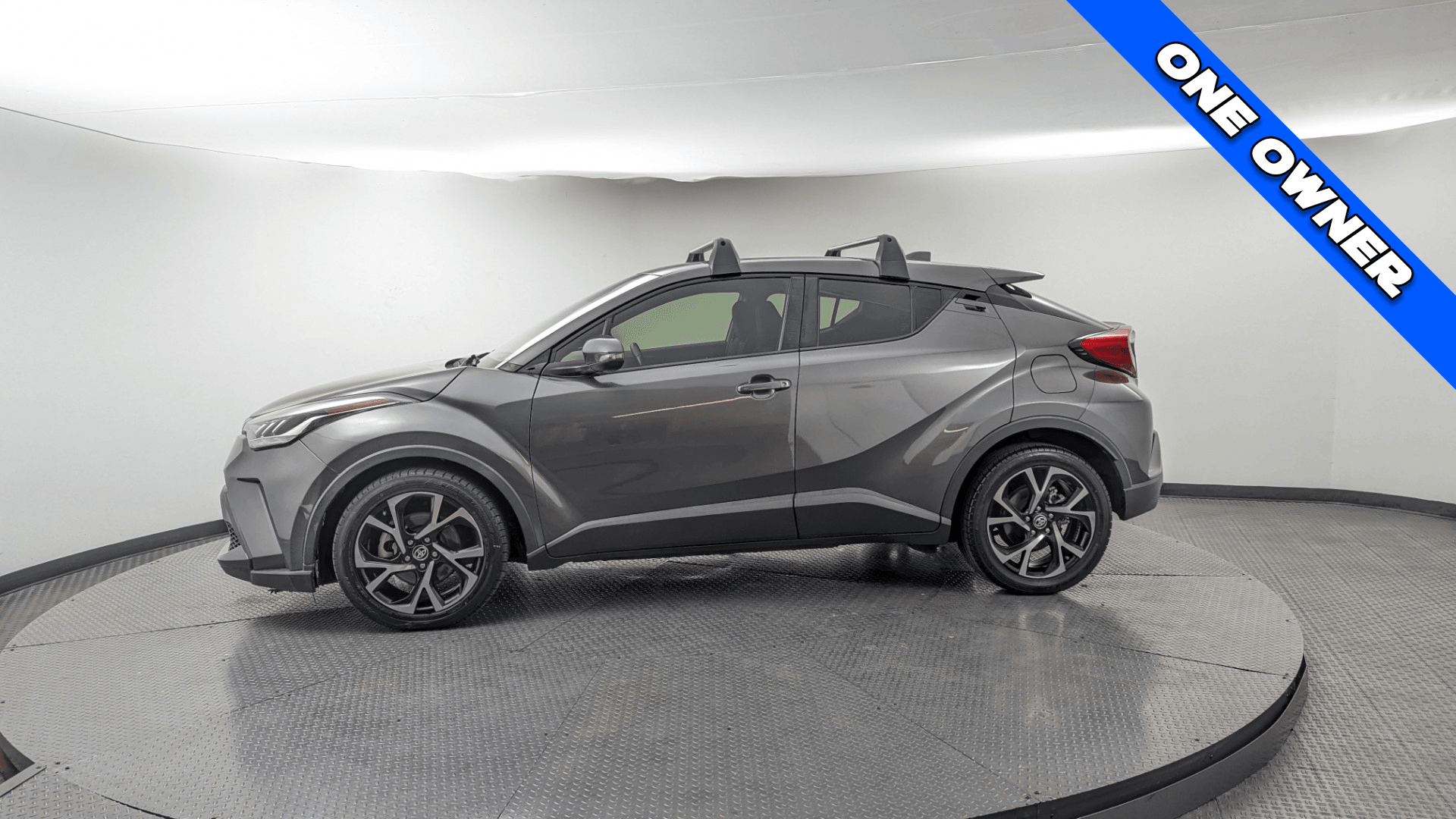 2020 Toyota C-HR XLE's photo