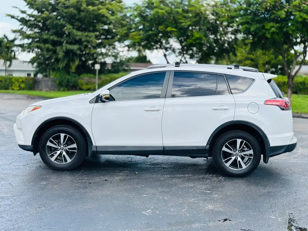 2018 Toyota RAV4 Adventure XLE photo 2