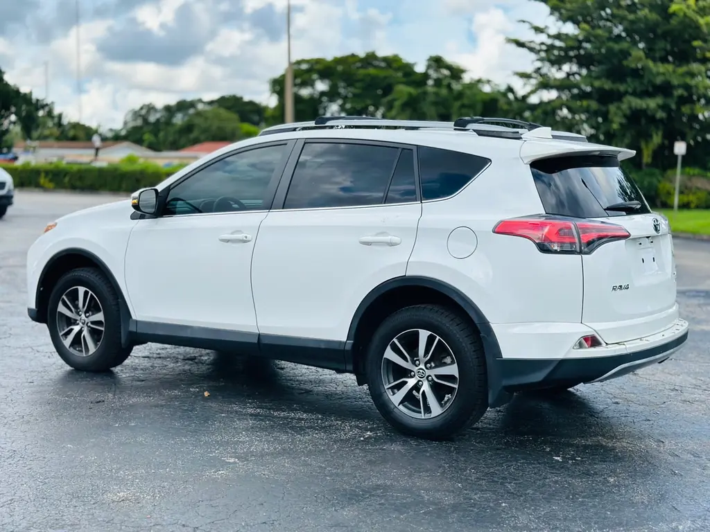 2018 Toyota RAV4 Adventure XLE photo 3