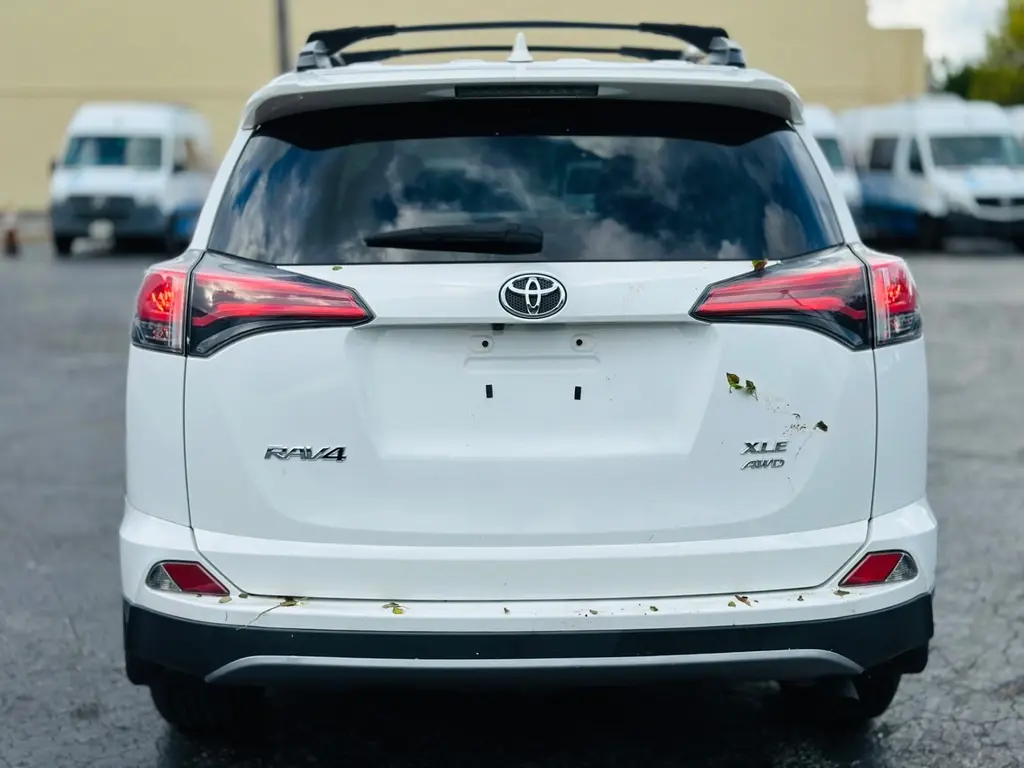 2018 Toyota RAV4 Adventure XLE photo 4