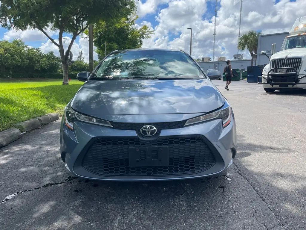 2020 Toyota Corolla LE photo 2