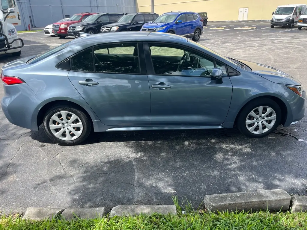 2020 Toyota Corolla LE photo 4