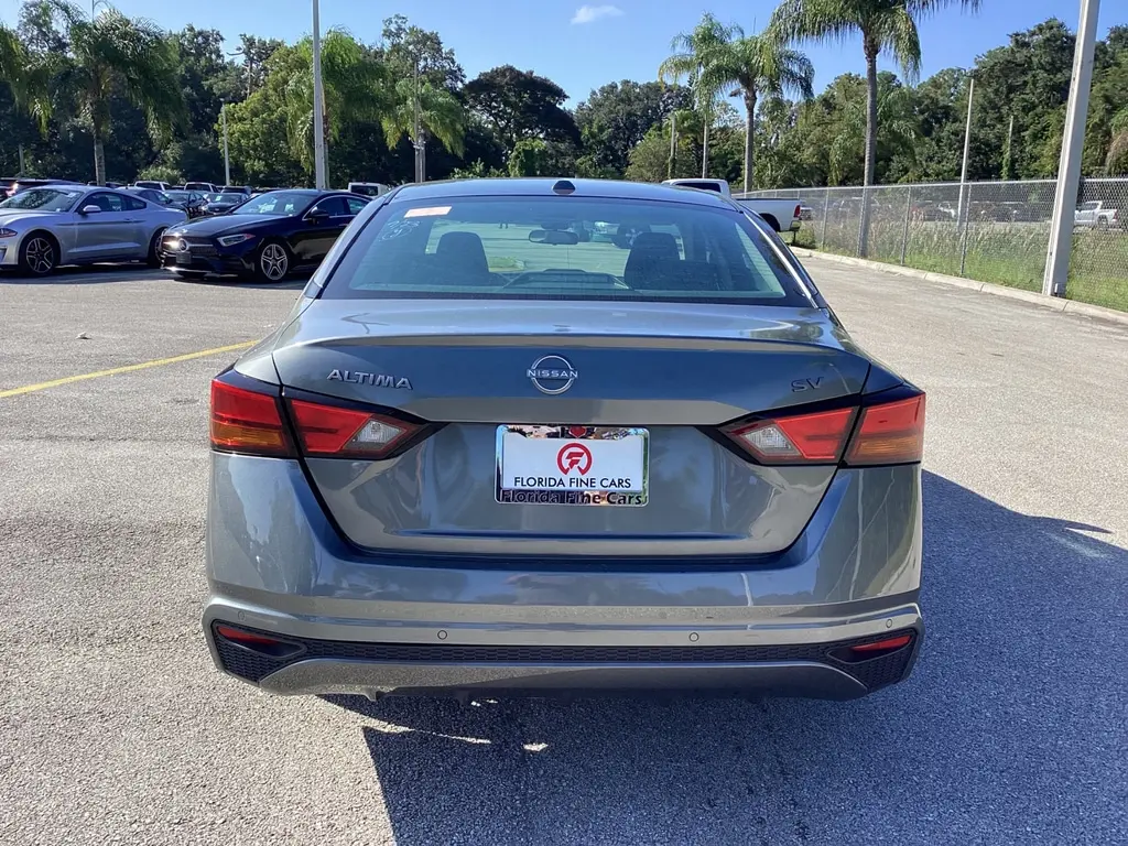 2024 Nissan Altima 2.5 SV photo 2