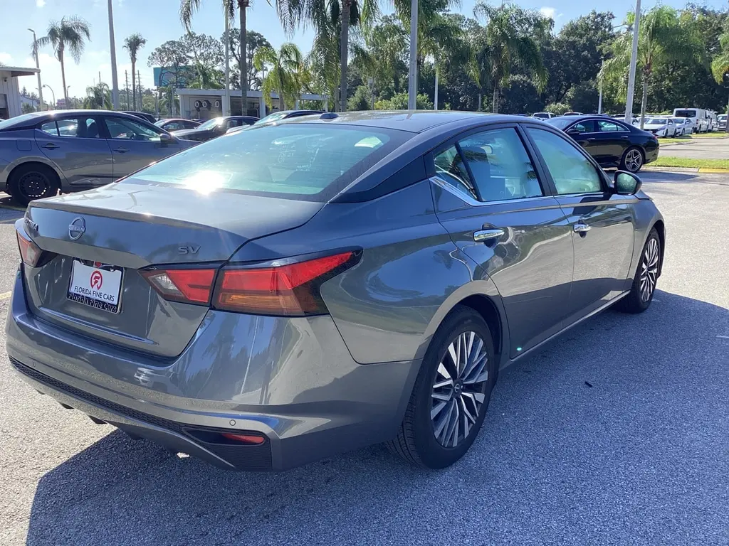 2024 Nissan Altima 2.5 SV photo 3