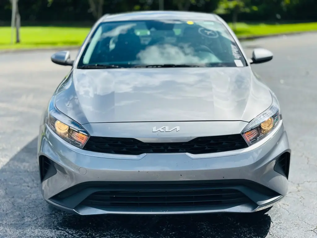 2024 Kia Forte LXS photo 2