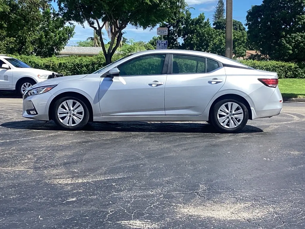 2021 Nissan Sentra S photo 3