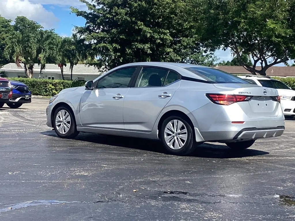 2021 Nissan Sentra S photo 4