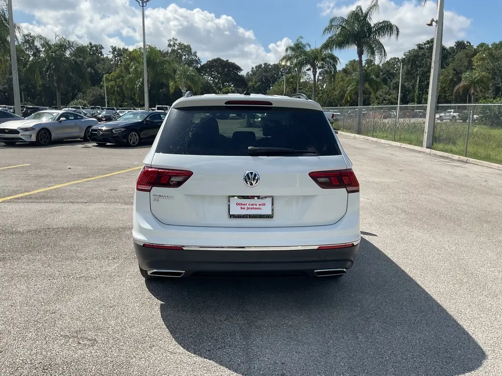 2021 Volkswagen Tiguan R-Line Black SEL photo 3