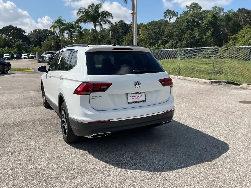 2021 Volkswagen Tiguan R-Line Black SEL photo 4